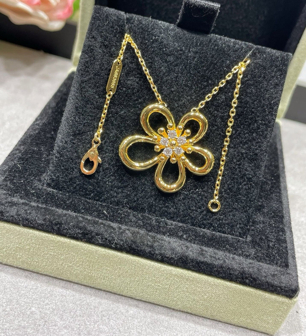 [Aura Jewels] Flower Jewelry Set with Diamond Center