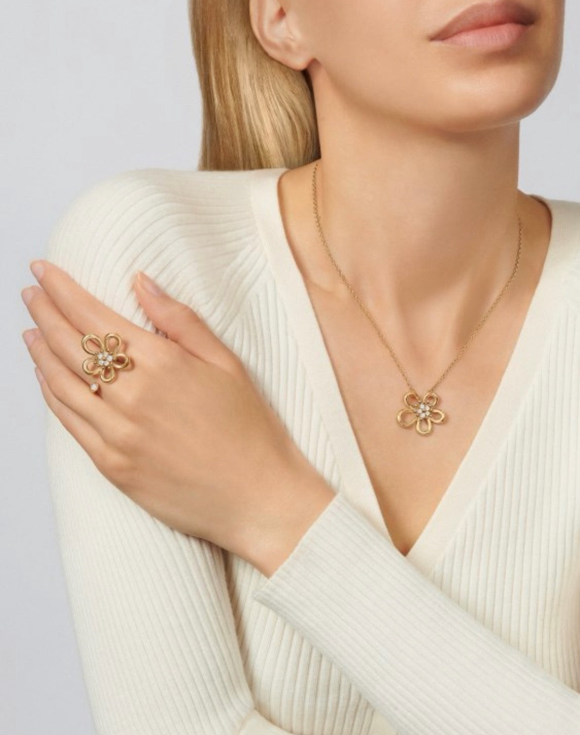 [Aura Jewels] Flower Jewelry Set with Diamond Center