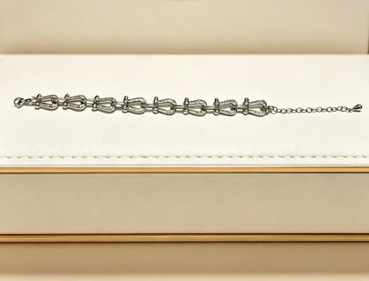 ¡®Aura JewelsDiamond-studded Horseshoe Bracelet
