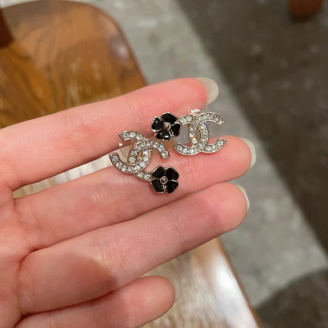 [Aura Jewels]Mini Camellia Stud Earrings