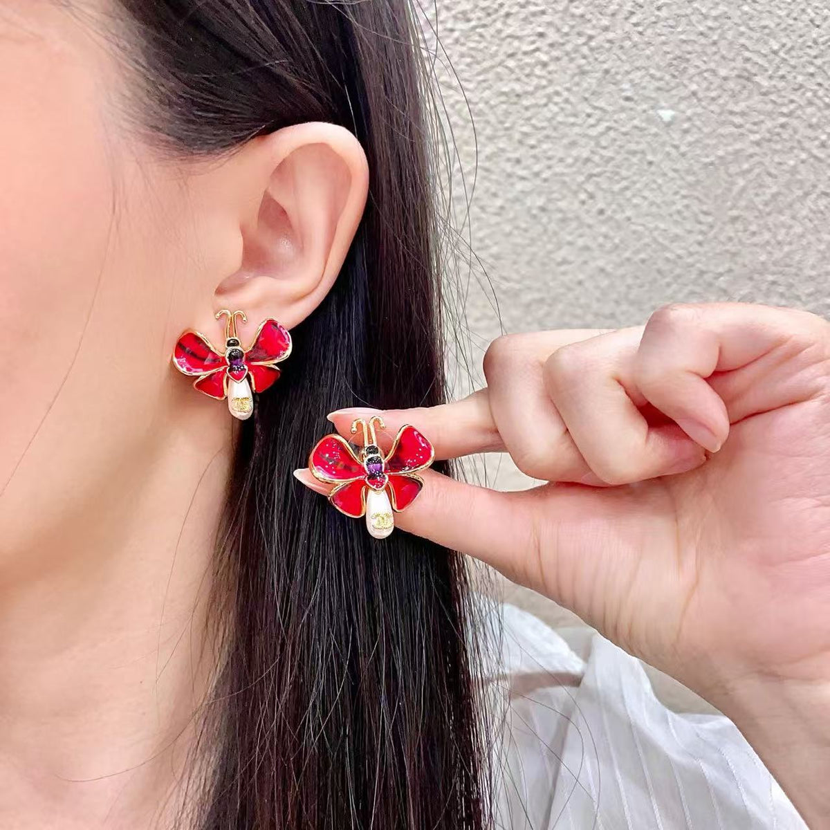 [Aura Jewels] Ladybug Enamel & Faux Pearl Clip-On Earrings