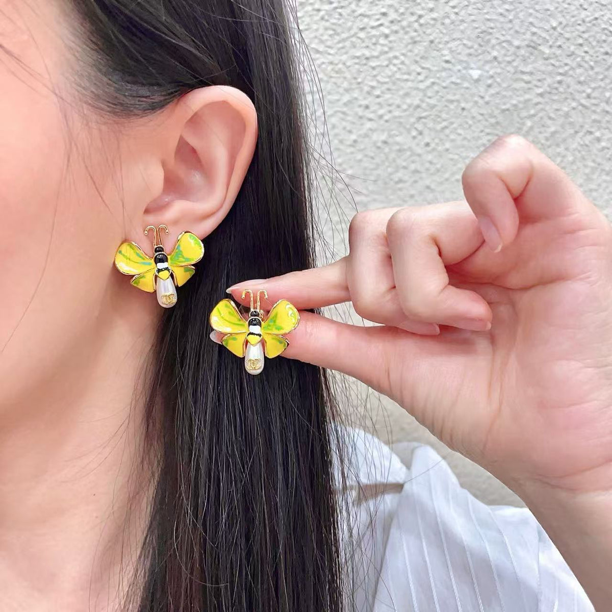 [Aura Jewels] Ladybug Enamel & Faux Pearl Clip-On Earrings