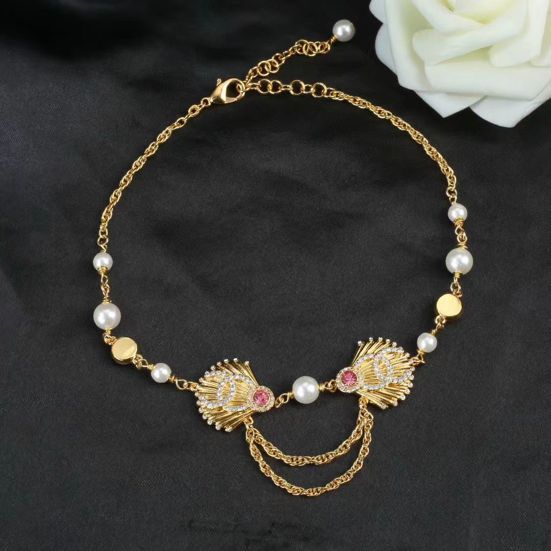 [Aura Jewels]Vintage Fan Motif Double CC Crystal & Pearl Necklace