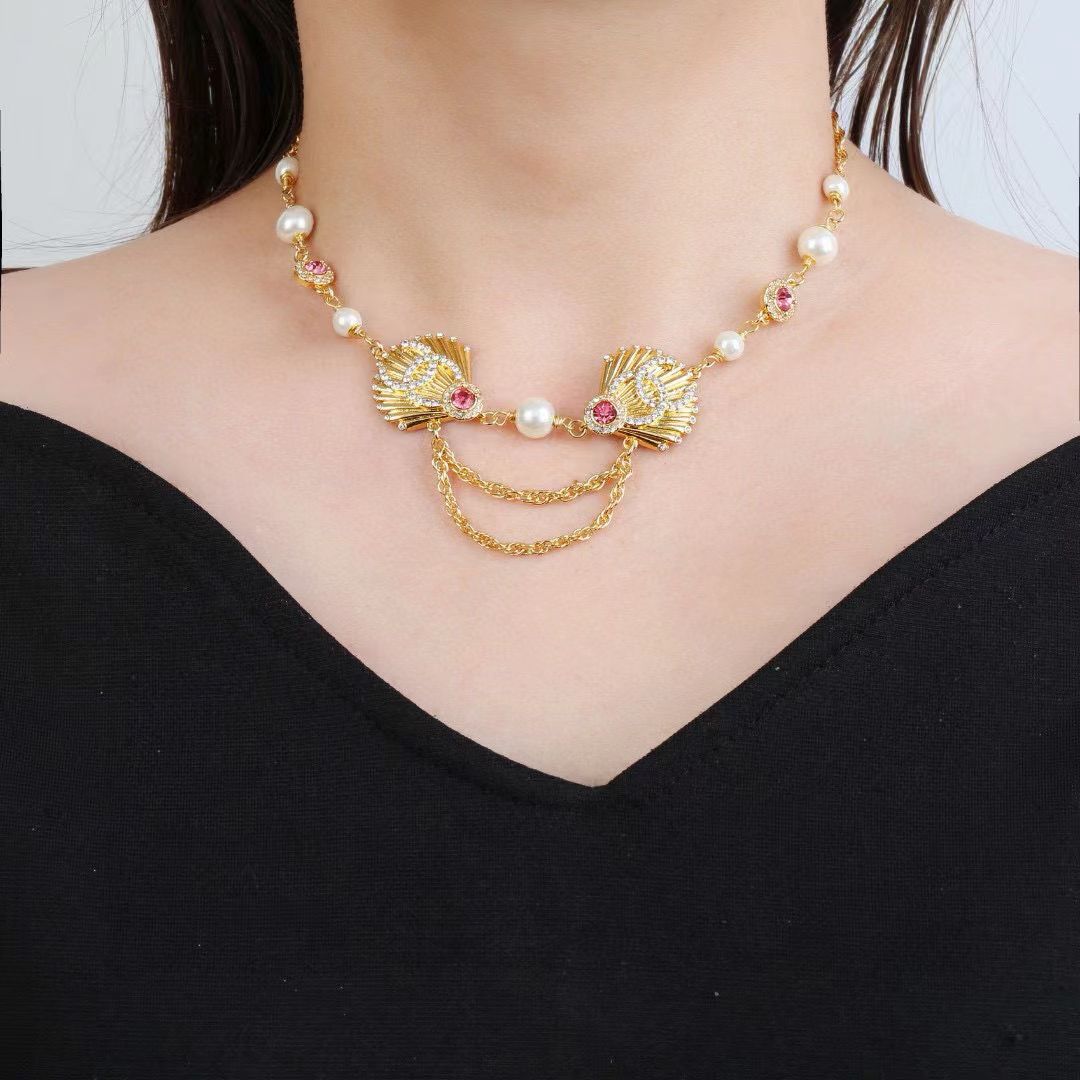 [Aura Jewels]Vintage Fan Motif Double CC Crystal & Pearl Necklace