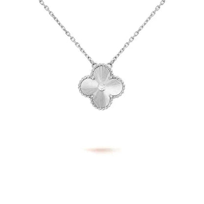 ¡®Aura Jewels¡¯CLOVER  15MM DIAMOND LASER NECKLACE SILVER