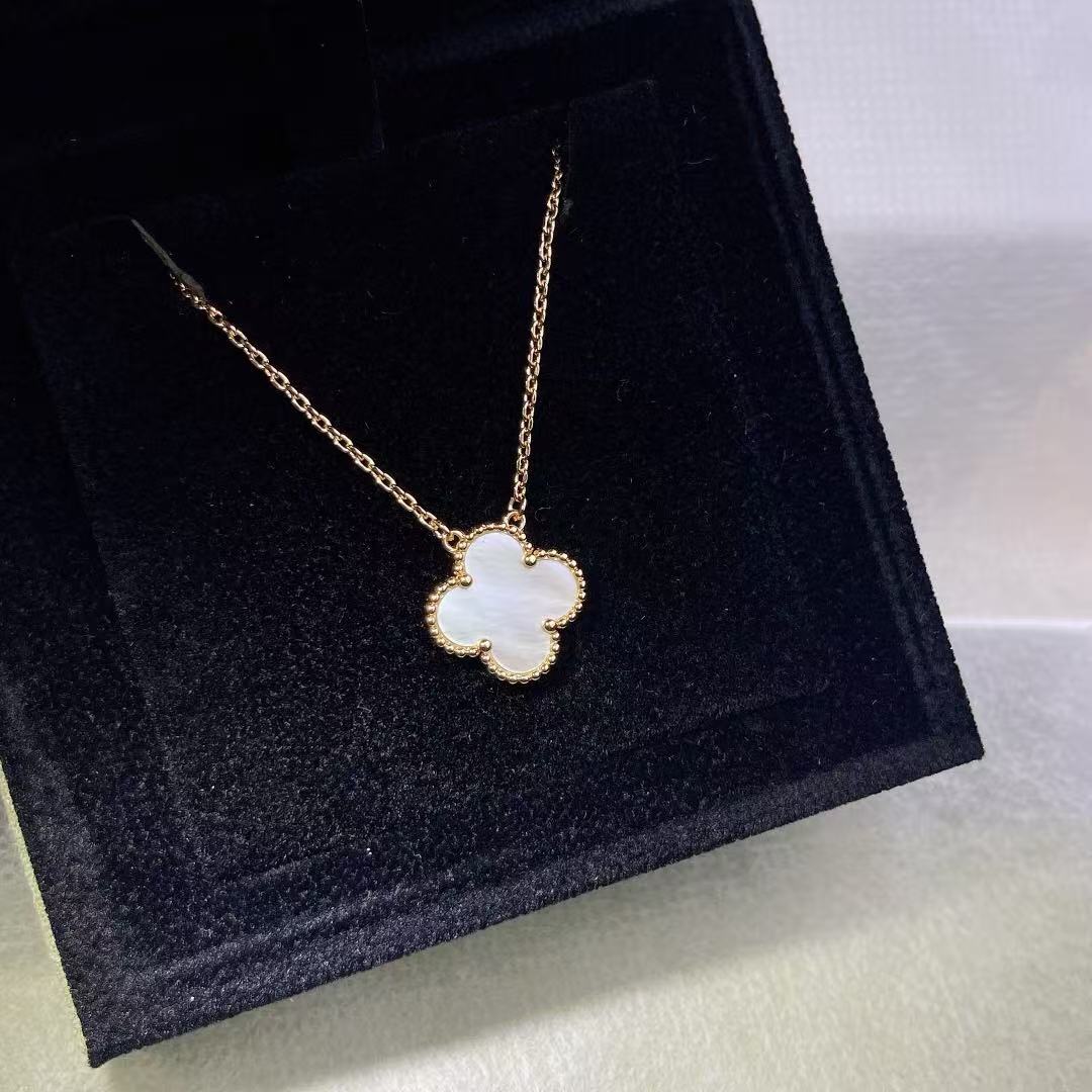 [Aura Jewels]CLOVER MINI 15MM WHITE MOTHER-OF-PEARL NECKLACE