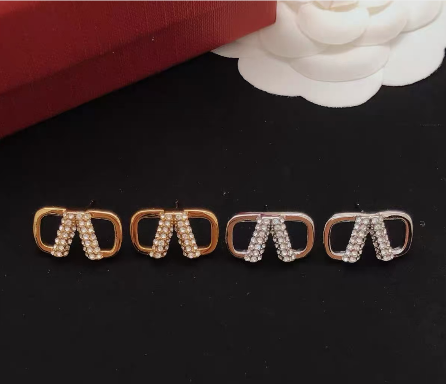 [Aura Jewels]V-shaped stud earrings
