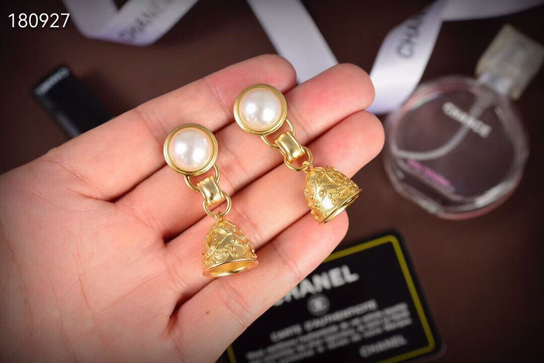 [Aura Jewels]Golden Chanel stud earrings