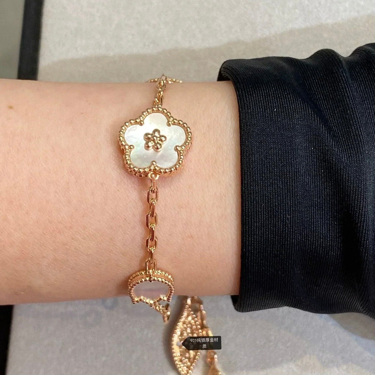 ¡®Aura Jewels¡¯LUCKY SPRING 5 MOTIF BRACELET