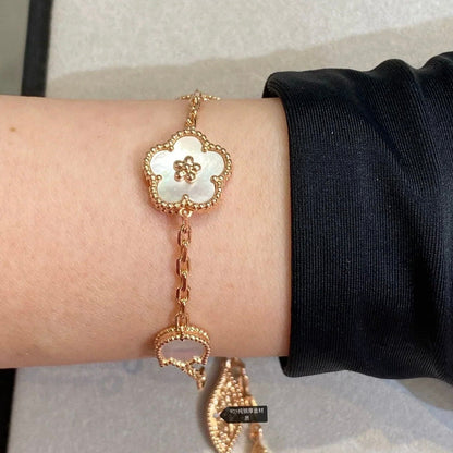 ¡®Aura Jewels¡¯LUCKY SPRING 5 MOTIF BRACELET