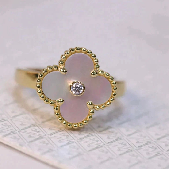 ¡®Aura Jewels¡¯CLOVER PINK MOP RING GOLD DIAMOND