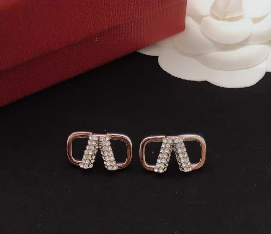 [Aura Jewels]V-shaped stud earrings