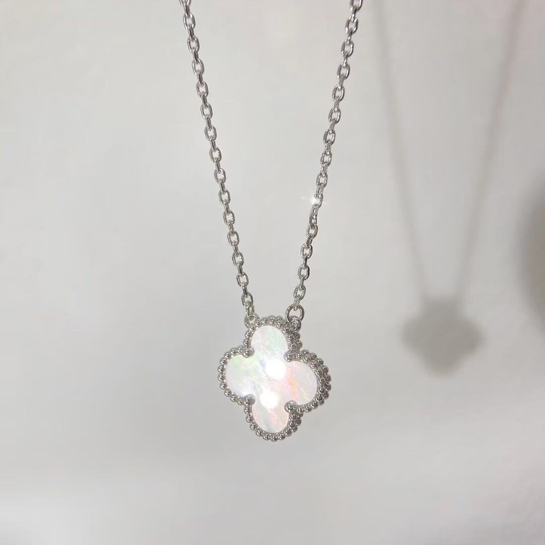 [Aura Jewels]CLOVER MINI 15MM WHITE MOTHER-OF-PEARL NECKLACE