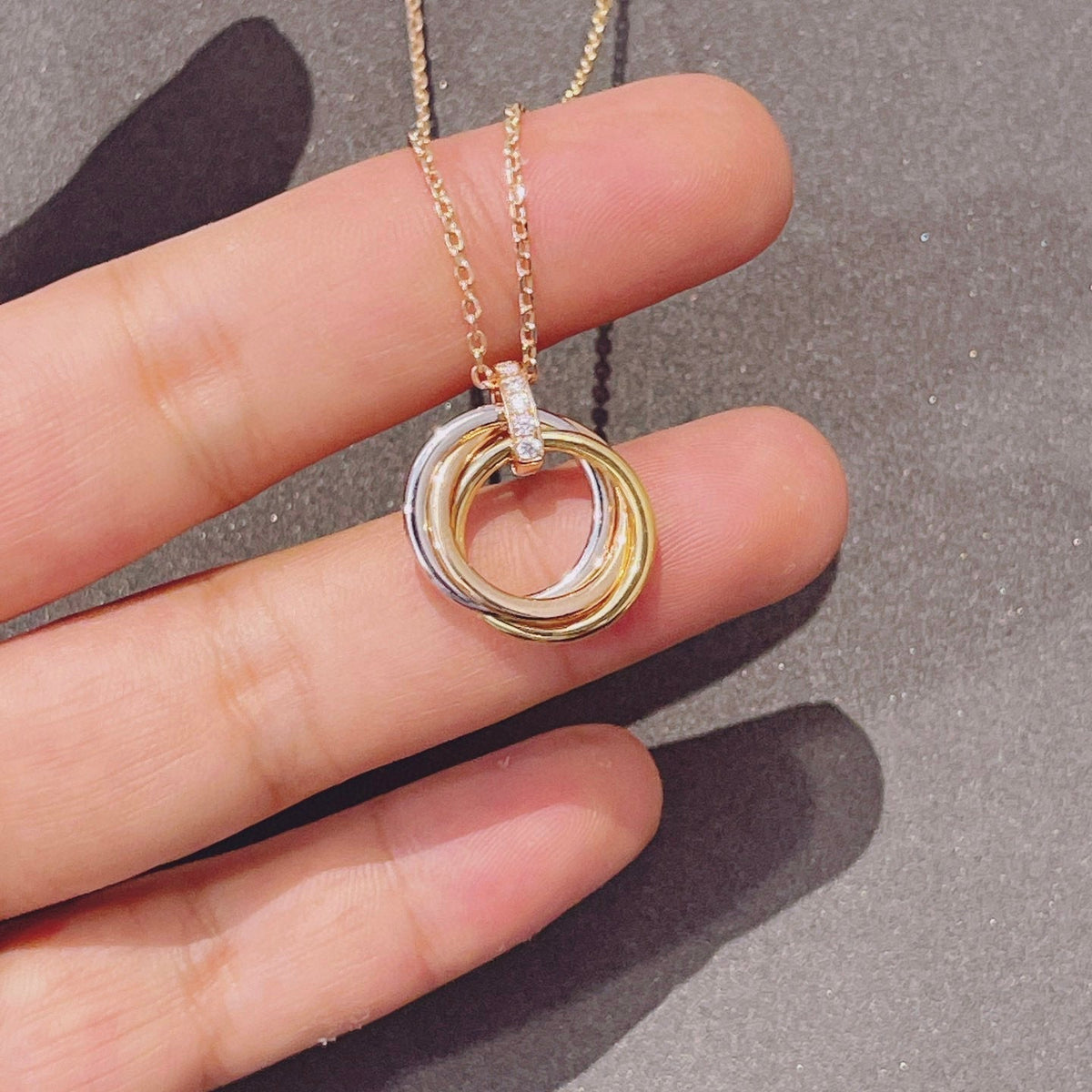 ¡®Aura Jewels¡¯TRINITY NECKLACE GOLD  DIAMONDS