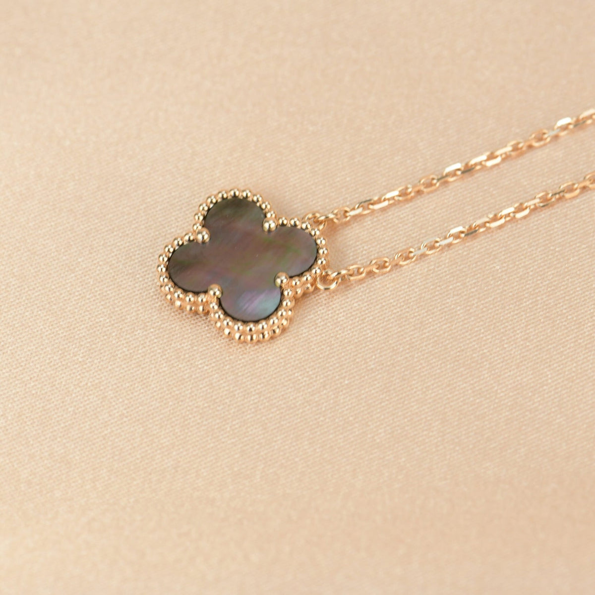 ¡®Aura Jewels¡¯CLOVER 15MM  GRAY MOTHER OF PEARL NECKLACE