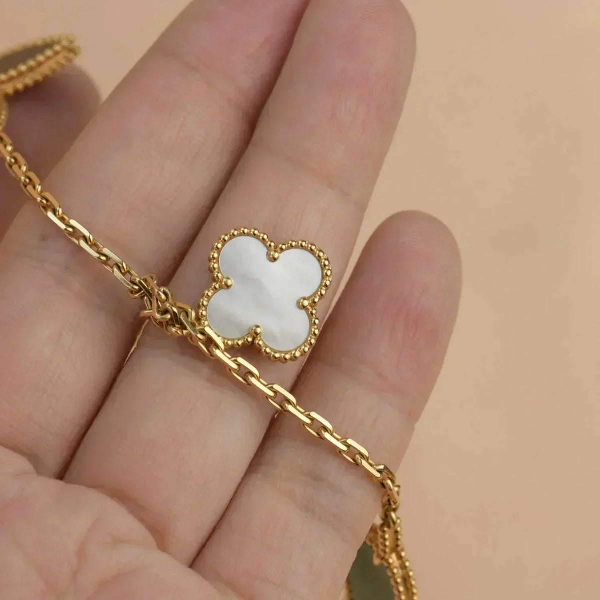 ¡®Aura Jewels¡¯LUCKY SPRING 5 MOTIF GOLD BRACELET