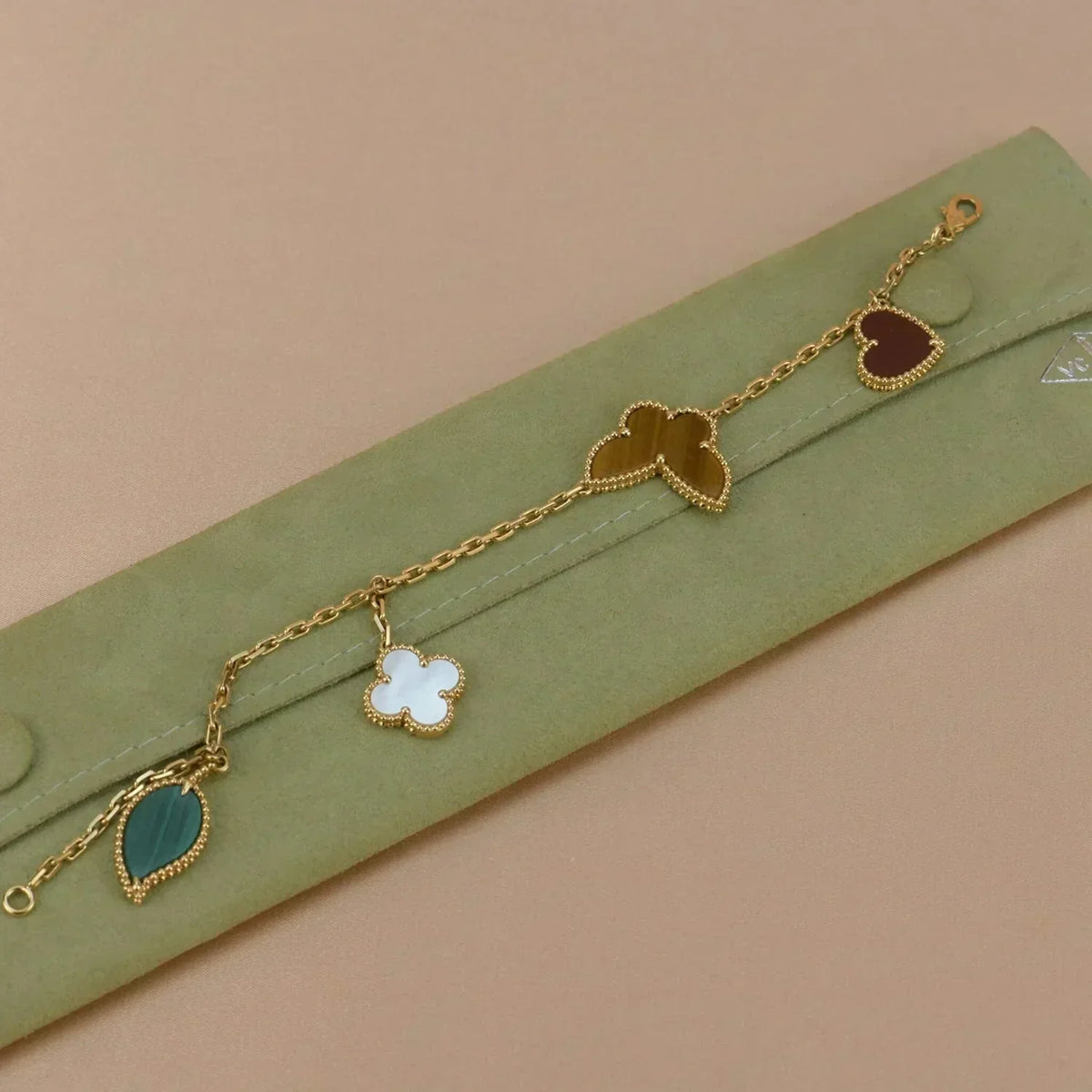 ¡®Aura Jewels¡¯LUCKY SPRING 5 MOTIF GOLD BRACELET