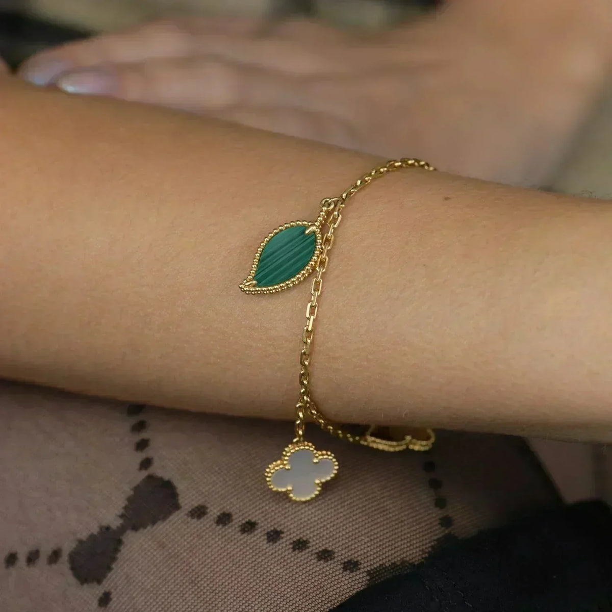 ¡®Aura Jewels¡¯LUCKY SPRING 5 MOTIF GOLD BRACELET