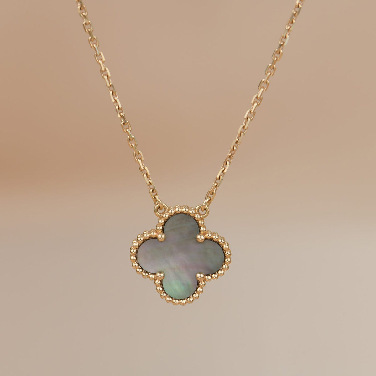 ¡®Aura Jewels¡¯CLOVER 15MM  GRAY MOTHER OF PEARL NECKLACE