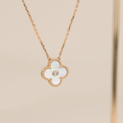 ¡®Aura Jewels¡¯CLOVER 15MM DIAMOND WHITE FRITILLARIA NECKLACE