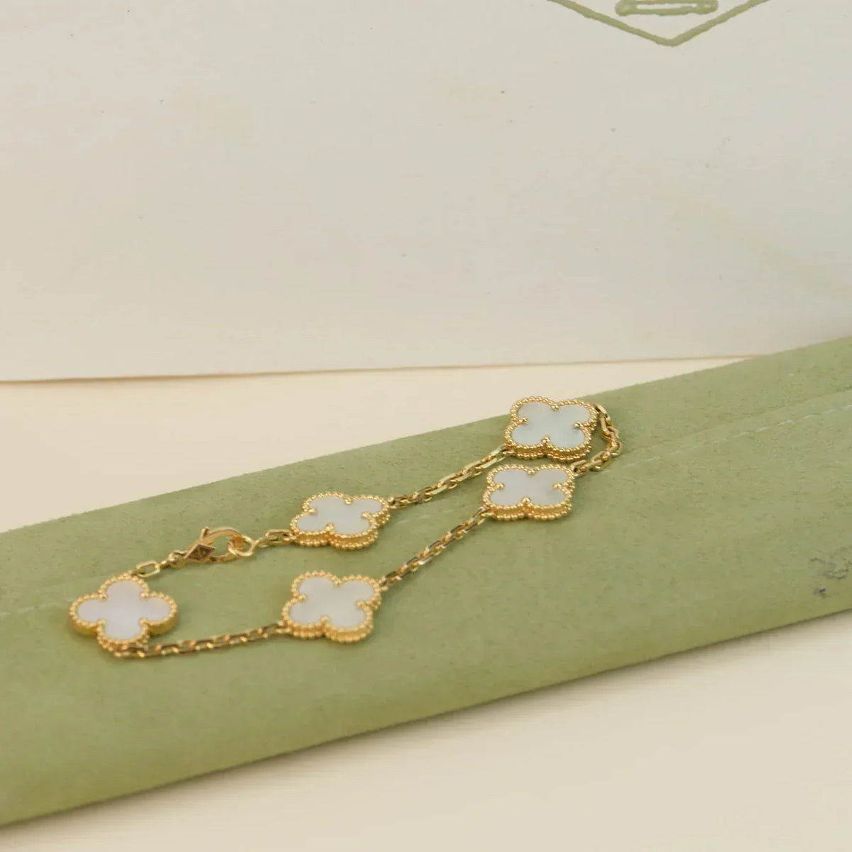 [Aura Jewels]New CLOVER WHITE PEARL MOP 5 MOTIF BRACELET COLLECTION