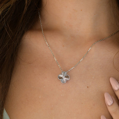 ¡®Aura Jewels¡¯CLOVER  15MM DIAMOND LASER NECKLACE SILVER