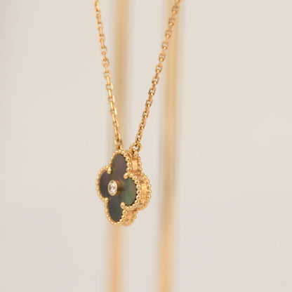 ¡®Aura Jewels¡¯CLOVER 15MM DIAMOND AND MOTHER-OF-GREY NECKLACE