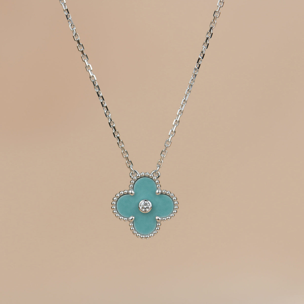 ¡®Aura Jewels¡¯CLOVER 15MM DIAMOND SVRES PORCELAIN  NECKLACE SILVER