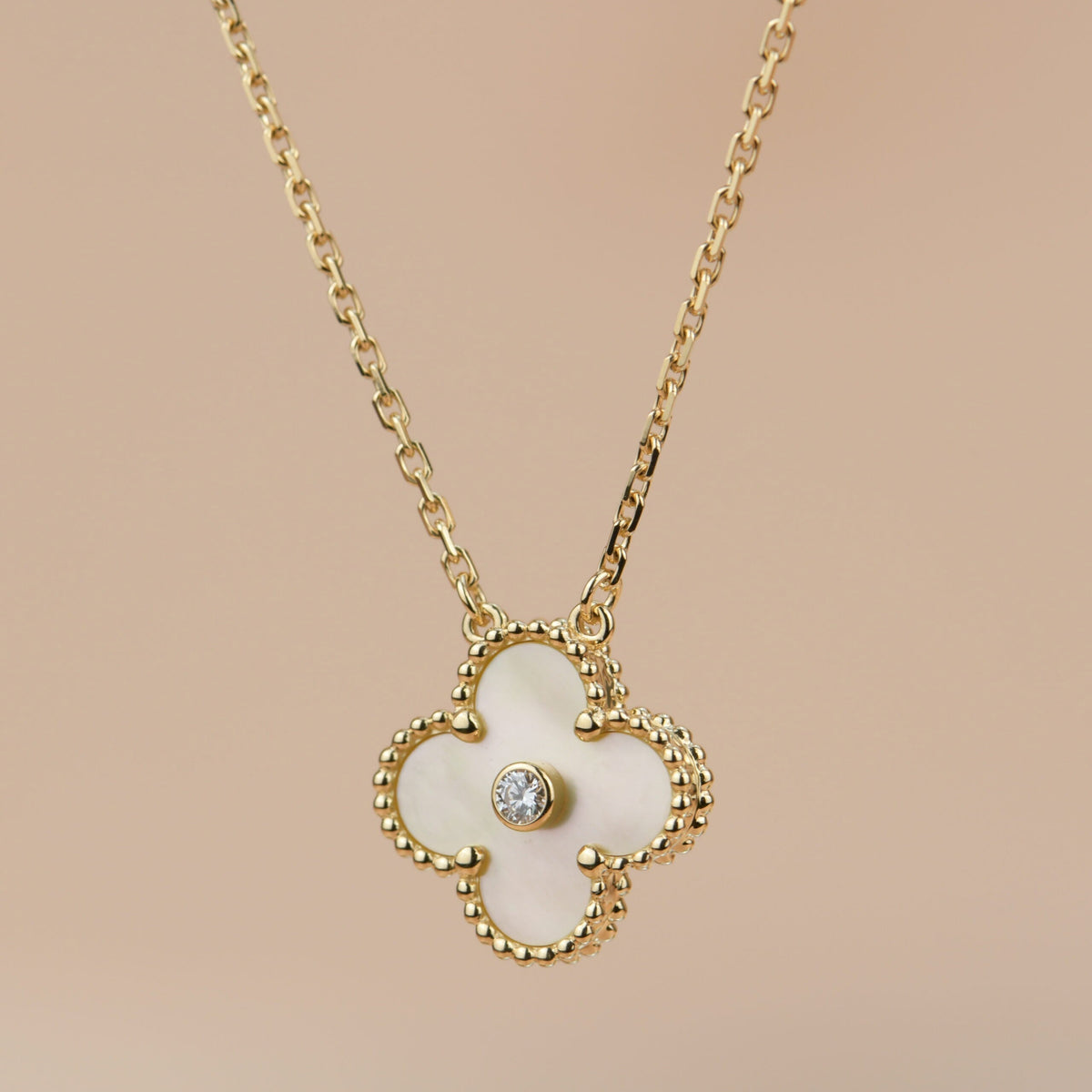 ¡®Aura Jewels¡¯CLOVER 15MM DIAMOND GOLD MOTHER OF PEARL NECKLACE