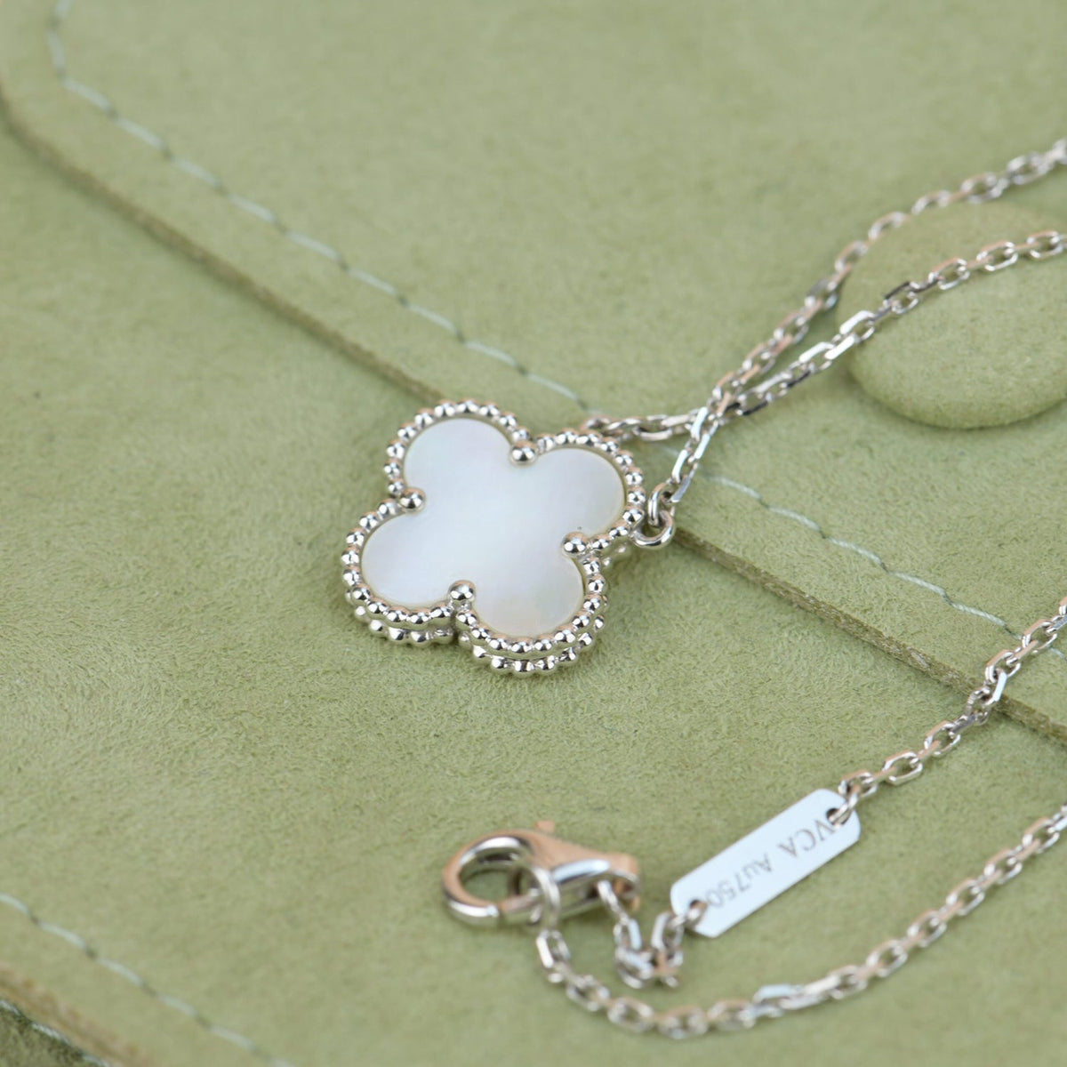 ¡®Aura Jewels¡¯CLOVER  15MM WHITE MOTHER-OF-PEARL SILVER