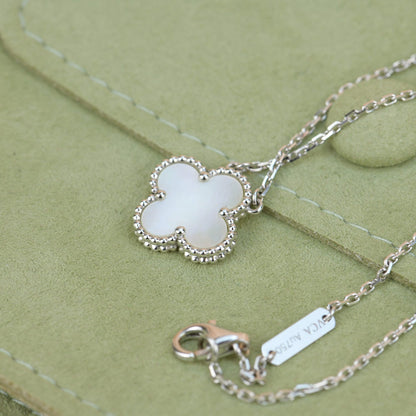 ¡®Aura Jewels¡¯CLOVER  15MM WHITE MOTHER-OF-PEARL SILVER