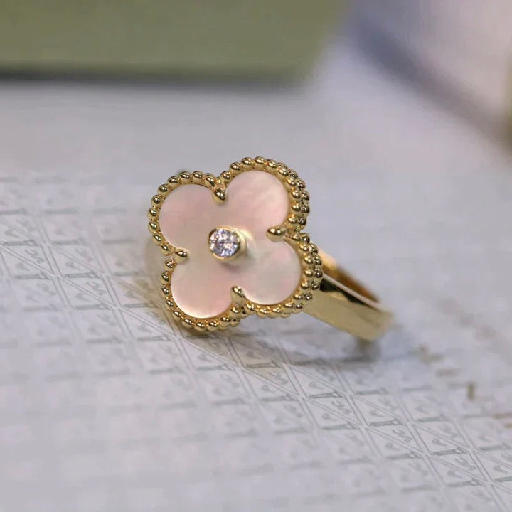 ¡®Aura Jewels¡¯CLOVER PINK MOP RING GOLD DIAMOND