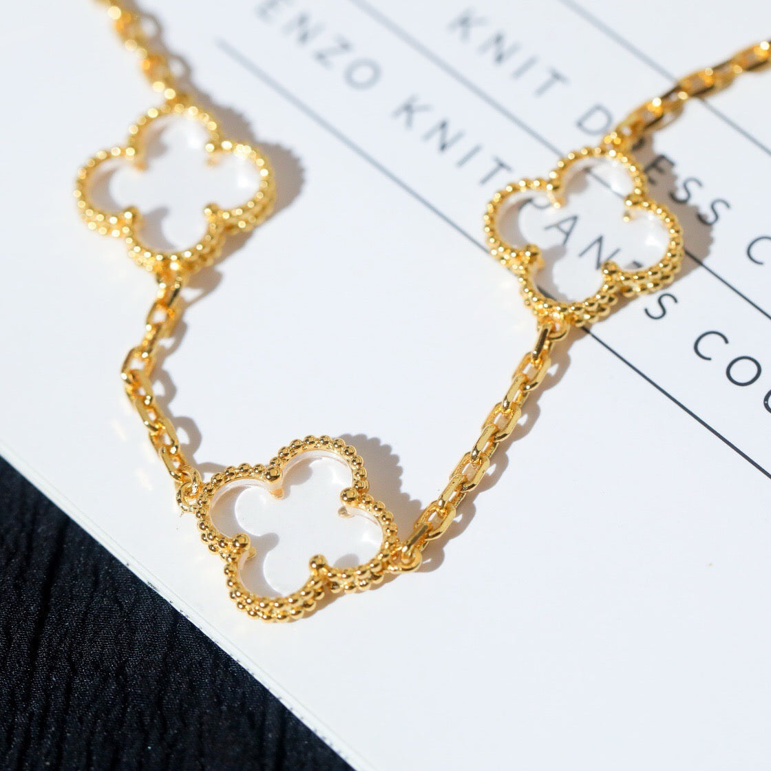 [Aura Jewels]New CLOVER 5 MOTIF ROCK CRYSTAL BRACELET