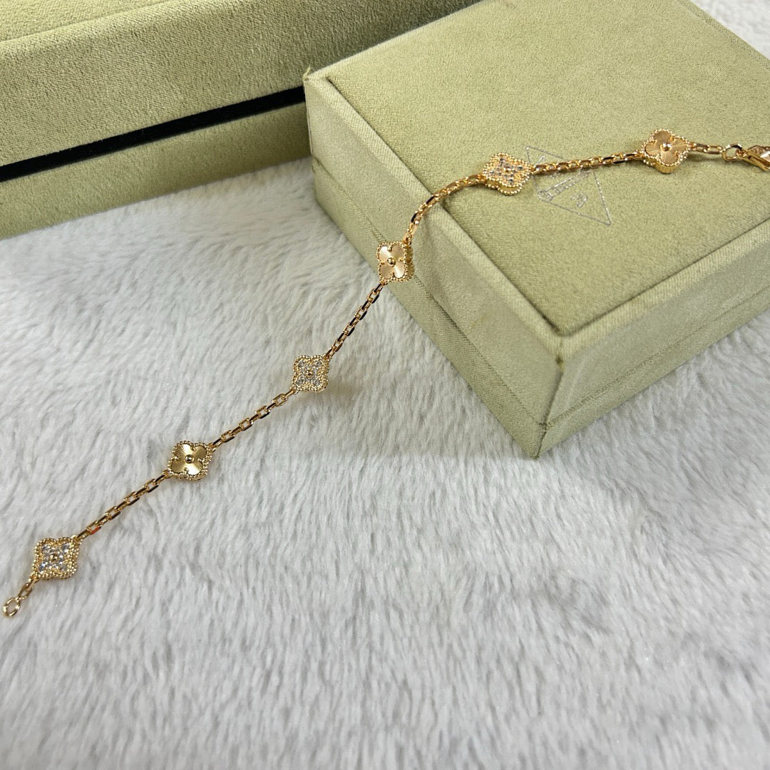 [¡®Aura Jewels¡¯]CLOVER 6 MOTIF DIAMOND LASER BRACELET