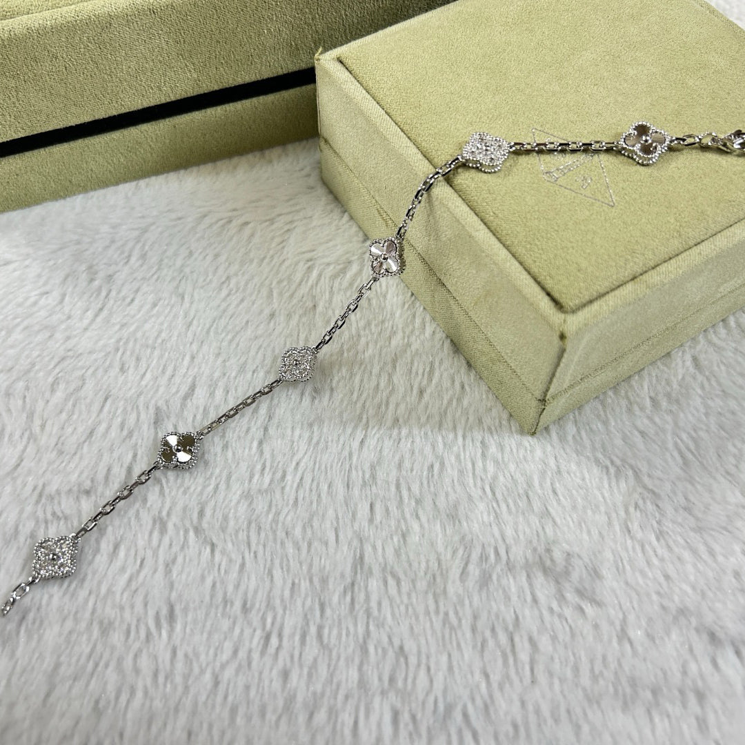 [¡®Aura Jewels¡¯]CLOVER 6 MOTIF DIAMOND LASER BRACELET
