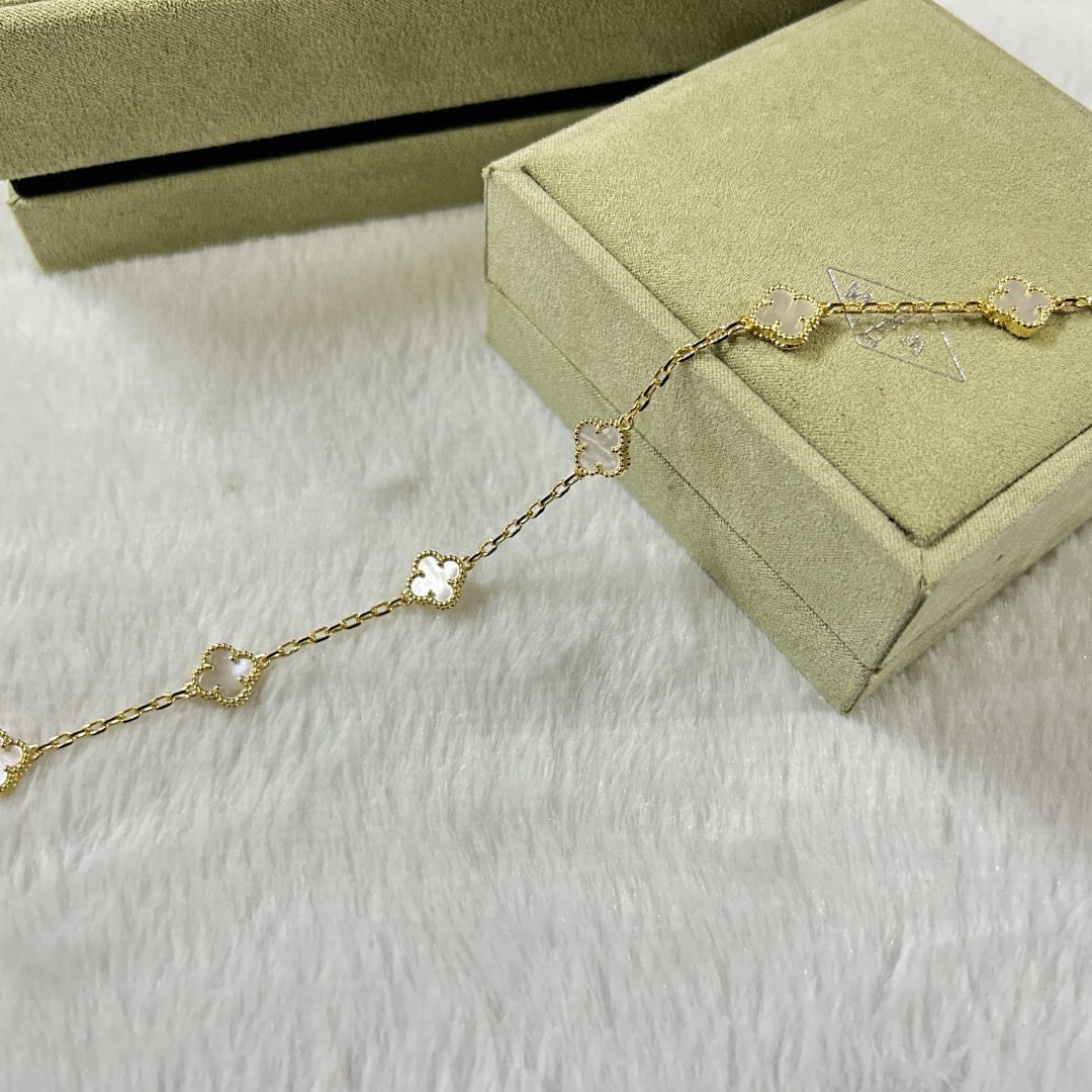 [¡®Aura Jewels¡¯]CLOVER 6 MOTIF WHITE MOP BRACELET