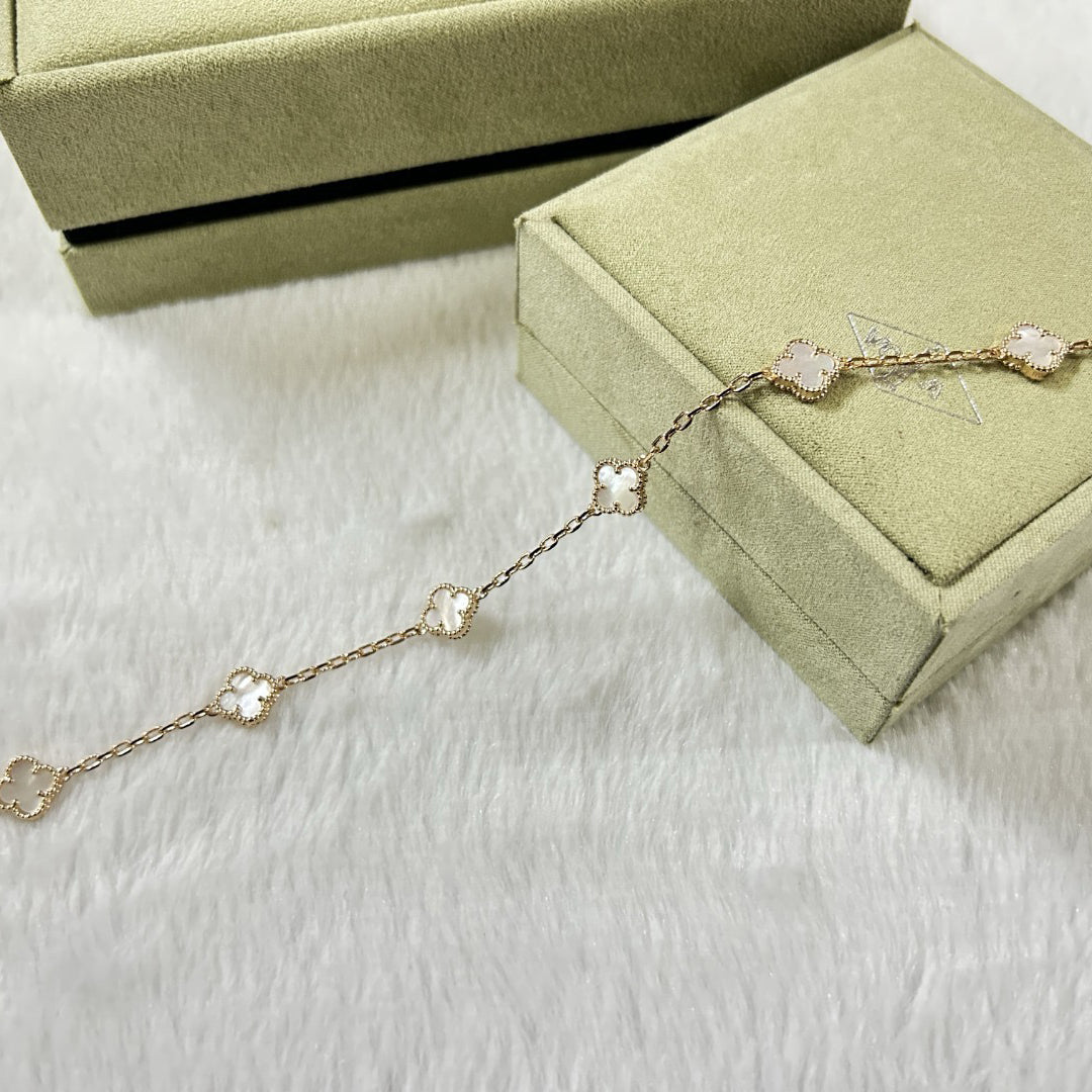 [¡®Aura Jewels¡¯]CLOVER 6 MOTIF WHITE MOP BRACELET