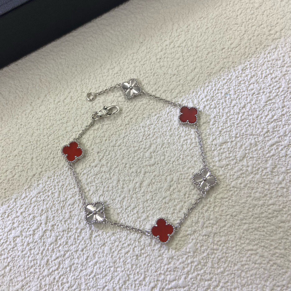 [¡®Aura Jewels¡¯]CLOVER 6 MOTIF RED AGATE LASER BRACELET