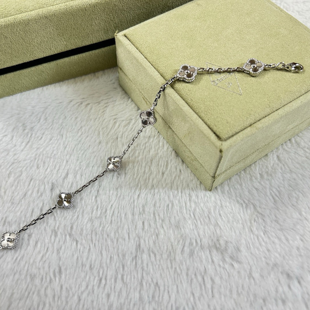 [Aura Jewels]New CLOVER 6 MOTIF DIAMOND BRACELET