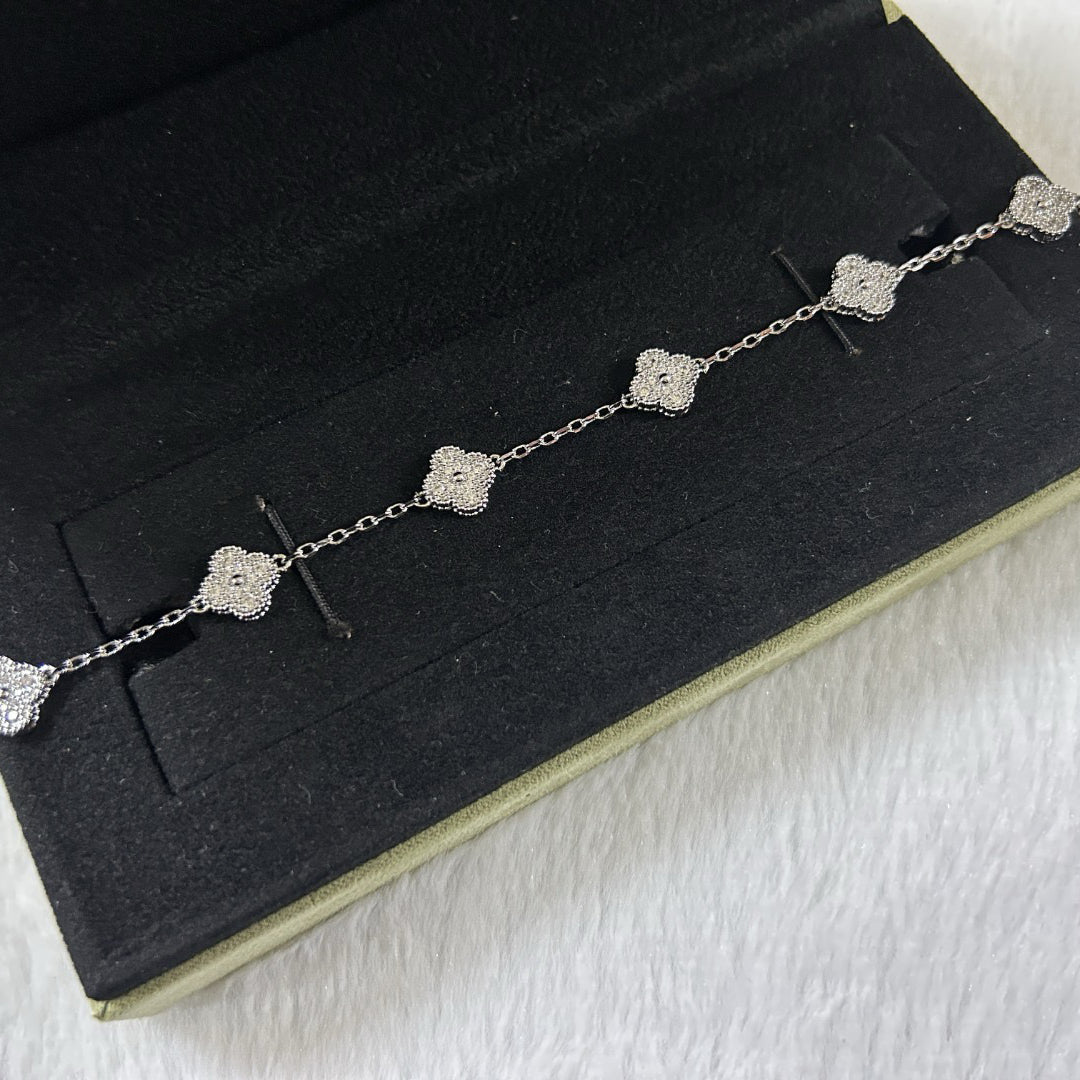 [Aura Jewels]New CLOVER 6 MOTIF DIAMOND BRACELET