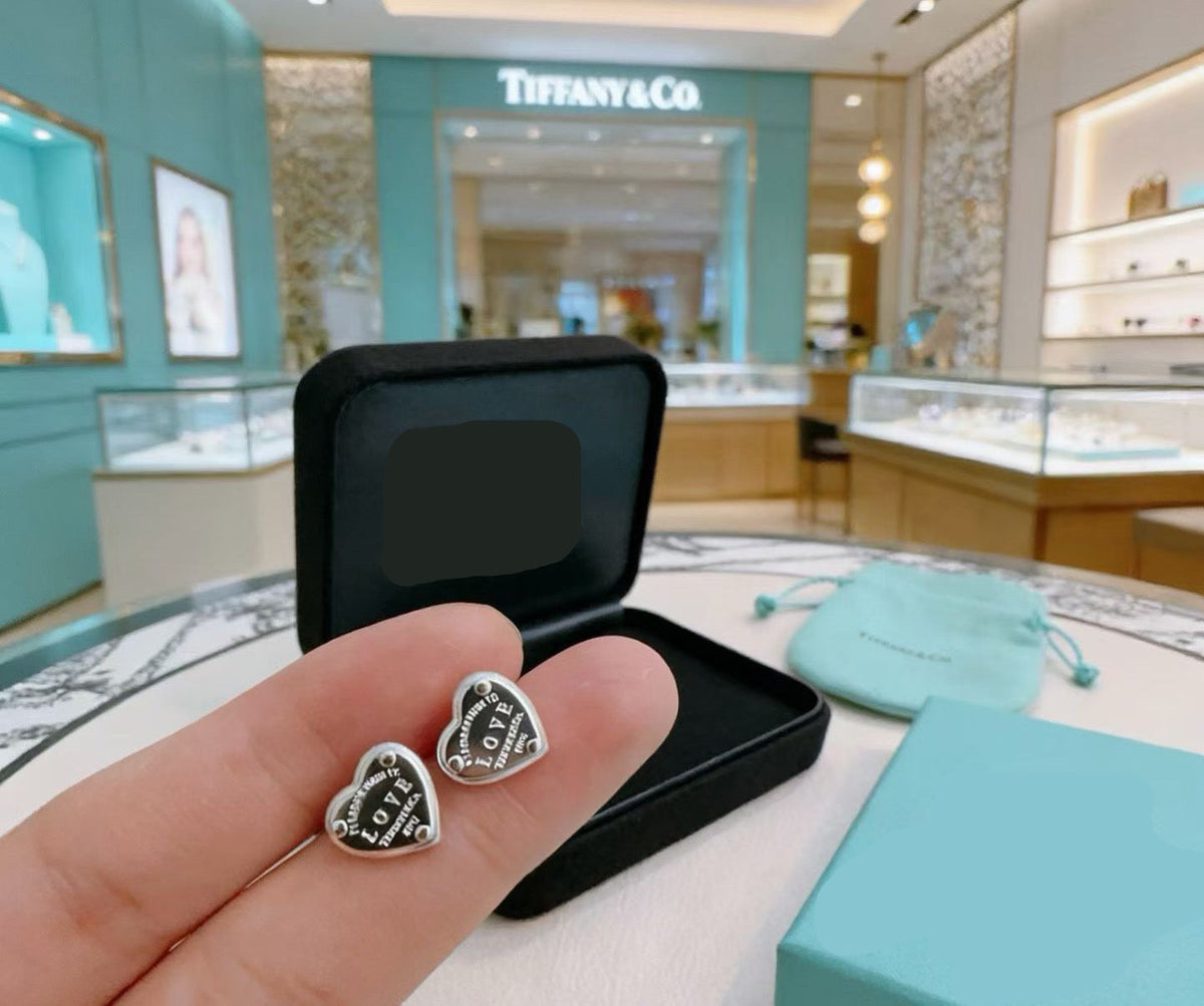 [Aura Jewels]New Heart-Shaped Stud Earrings