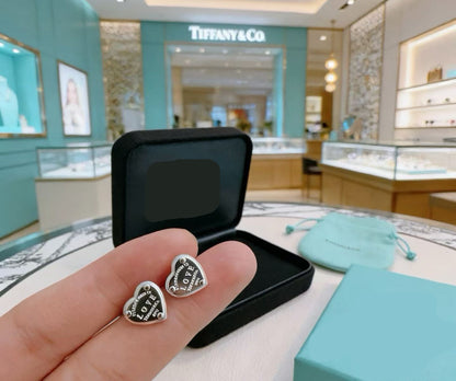 [Aura Jewels]New Heart-Shaped Stud Earrings