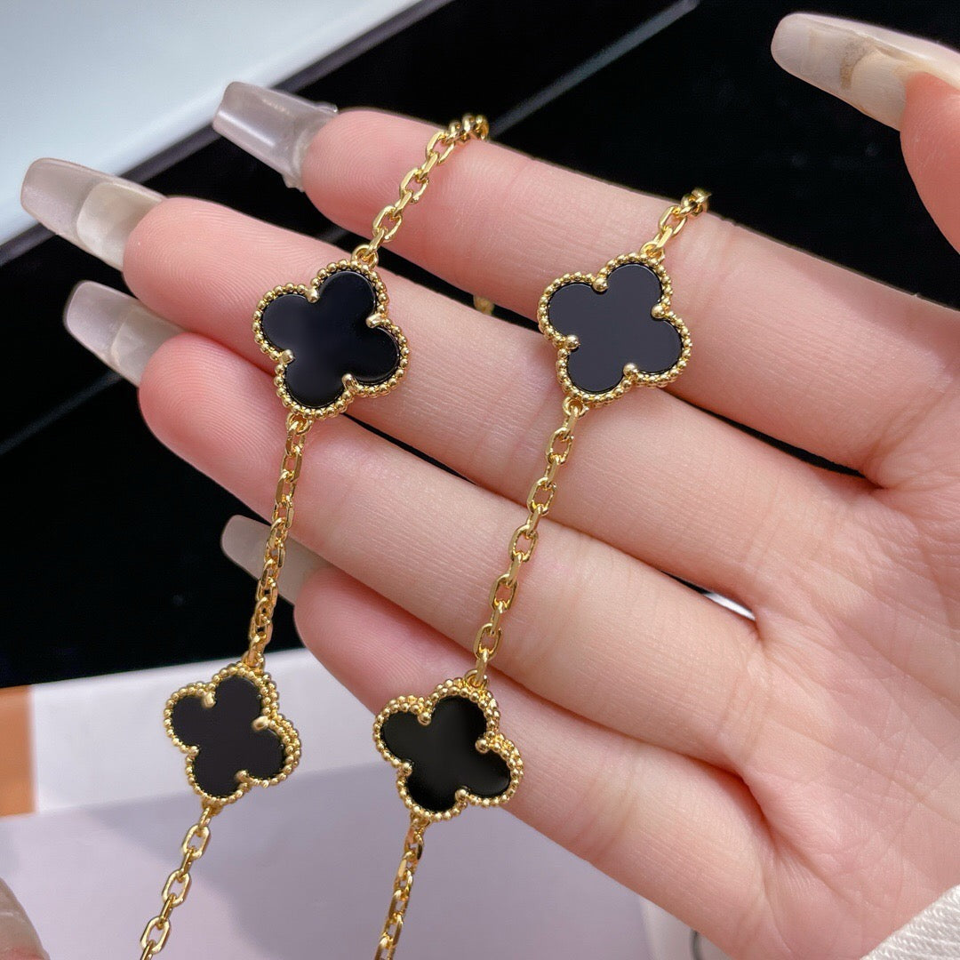 ¡®Aura Jewels¡¯CLOVER 10 MOTIFS ONYX NECKLACE