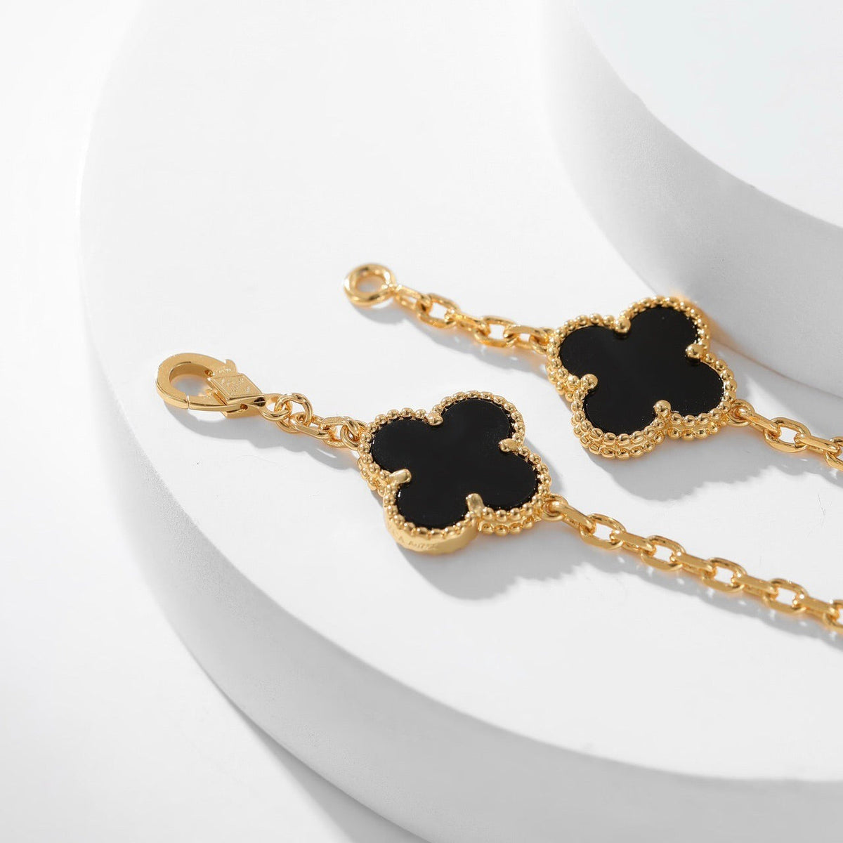 ¡®Aura Jewels¡¯CLOVER 10 MOTIFS ONYX NECKLACE