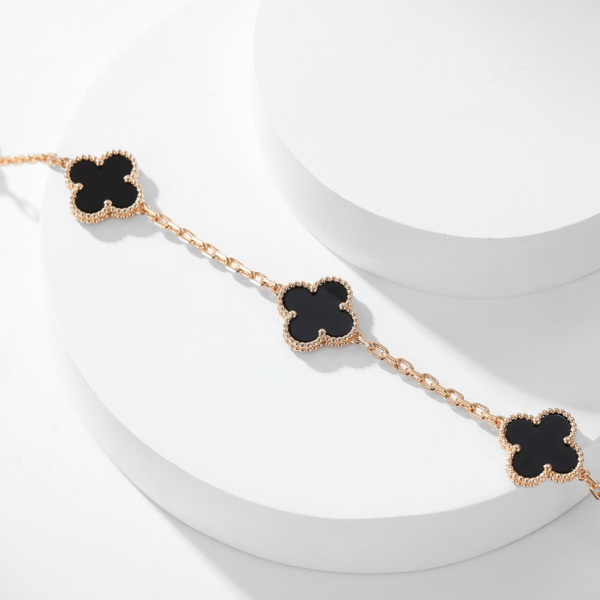 ¡®Aura Jewels¡¯CLOVER 10 MOTIFS ONYX NECKLACE