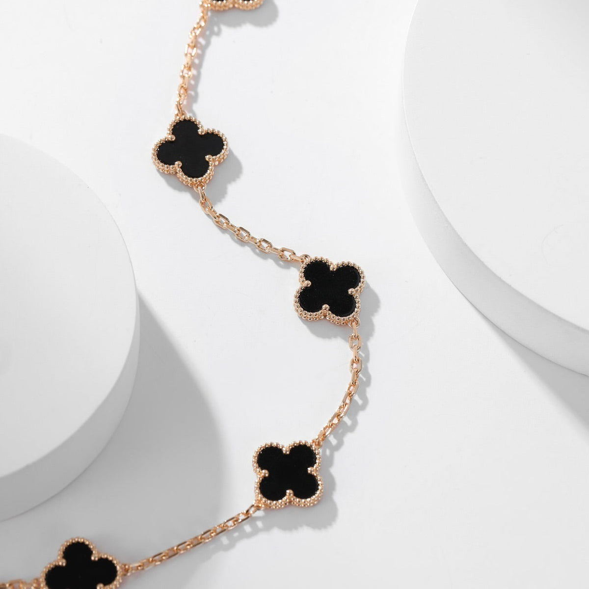 ¡®Aura Jewels¡¯CLOVER 10 MOTIFS ONYX NECKLACE