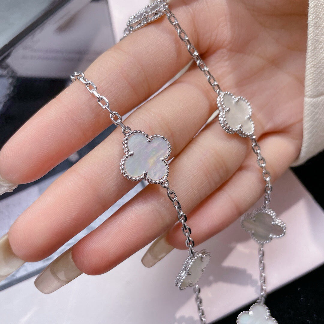 ¡®Aura Jewels¡¯CLOVER 10 MOTIFS WHITE MOTHER OF PEARL NECKLACE