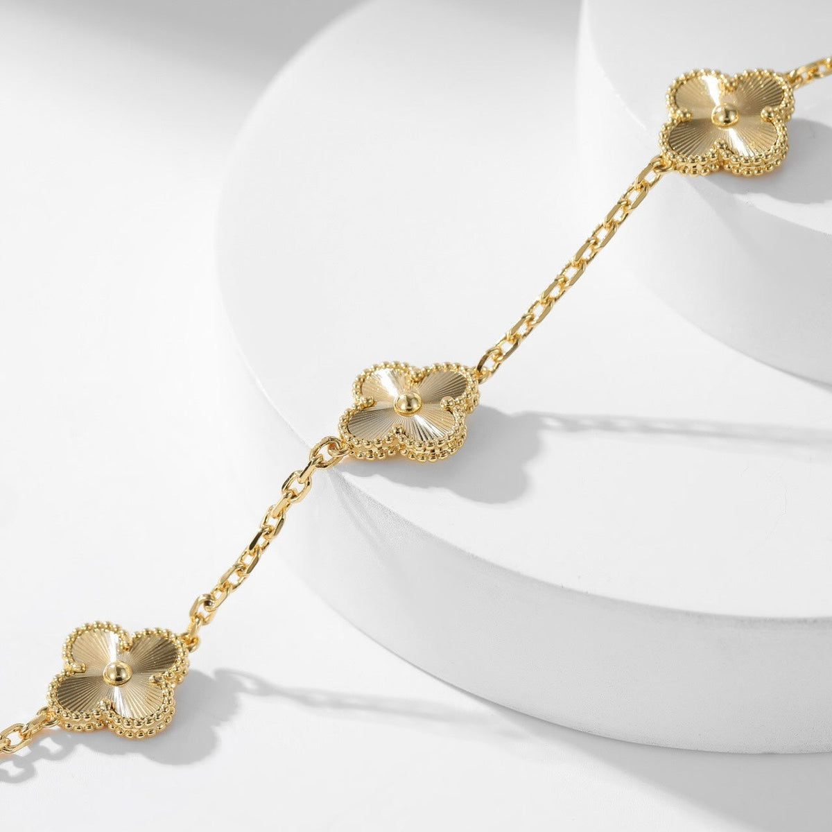 ¡®Aura Jewels¡¯CLOVER 10 MOTIFS LASER NECKLACE