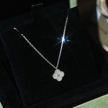 ¡®Aura Jewels¡¯CLOVER MINI 9.5MM PENDANT DIAMOND NECKLACE