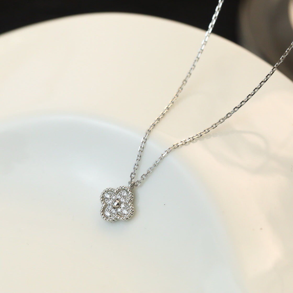¡®Aura Jewels¡¯CLOVER MINI 9.5MM PENDANT DIAMOND NECKLACE